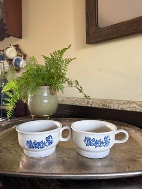 Vintage Pfaltzgraff "Yorktowne" 16 oz Stoneware Soup Mugs (set of 2)